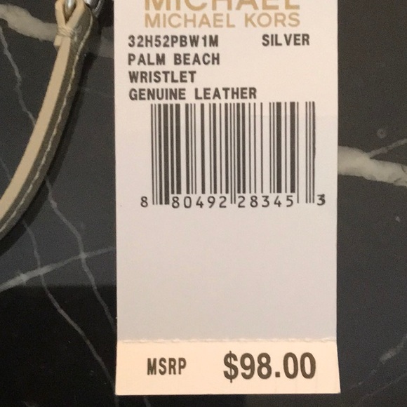 NWT Michael Kors silver wristlet - Picture 9 of 10